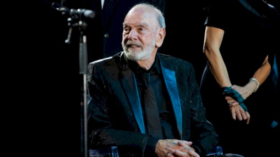 neil-diamond-honored-with-inspirational-lifetime-achievement-award-at-carousel-ball