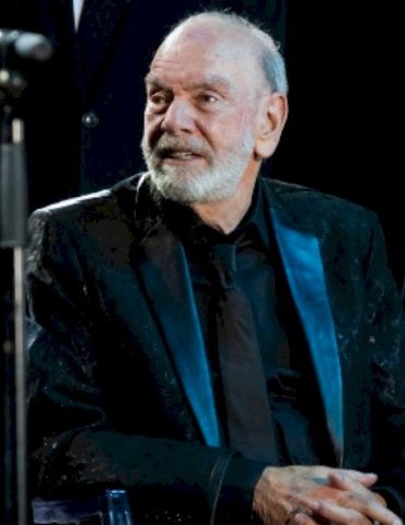 neil-diamond-honored-with-inspirational-lifetime-achievement-award-at-carousel-ball