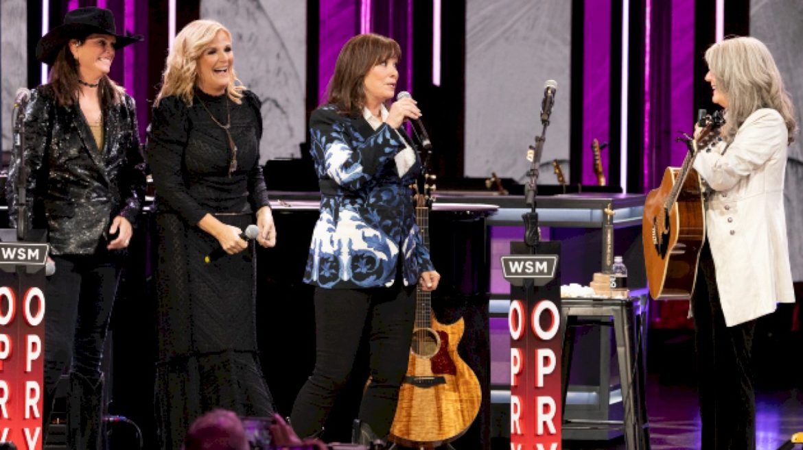 kathy-mattea-&-suzy-bogguss-make-grand-ole-opry-history