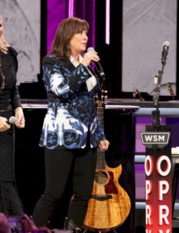 kathy-mattea-&-suzy-bogguss-make-grand-ole-opry-history