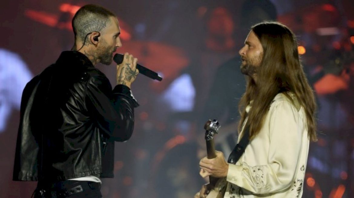 there-aren’t-many-beer-run-opportunities-during-maroon-5’s-tour