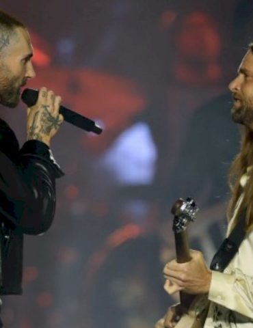 there-aren’t-many-beer-run-opportunities-during-maroon-5’s-tour