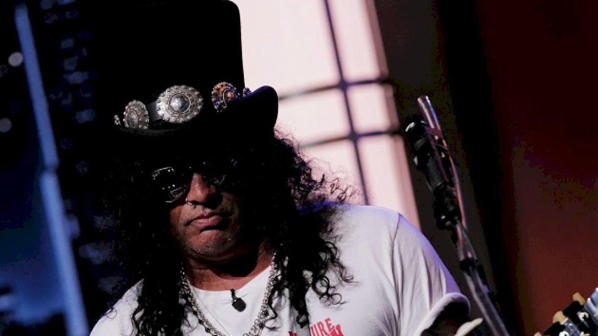 watch-slash-rip-solo-in-video-for-‘lost-boys’-musical-song-‘have-to-have-you’