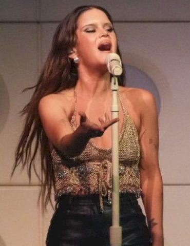 maren-morris-meets-jonas-brothers-in-‘the-middle’-at-nashville-concert