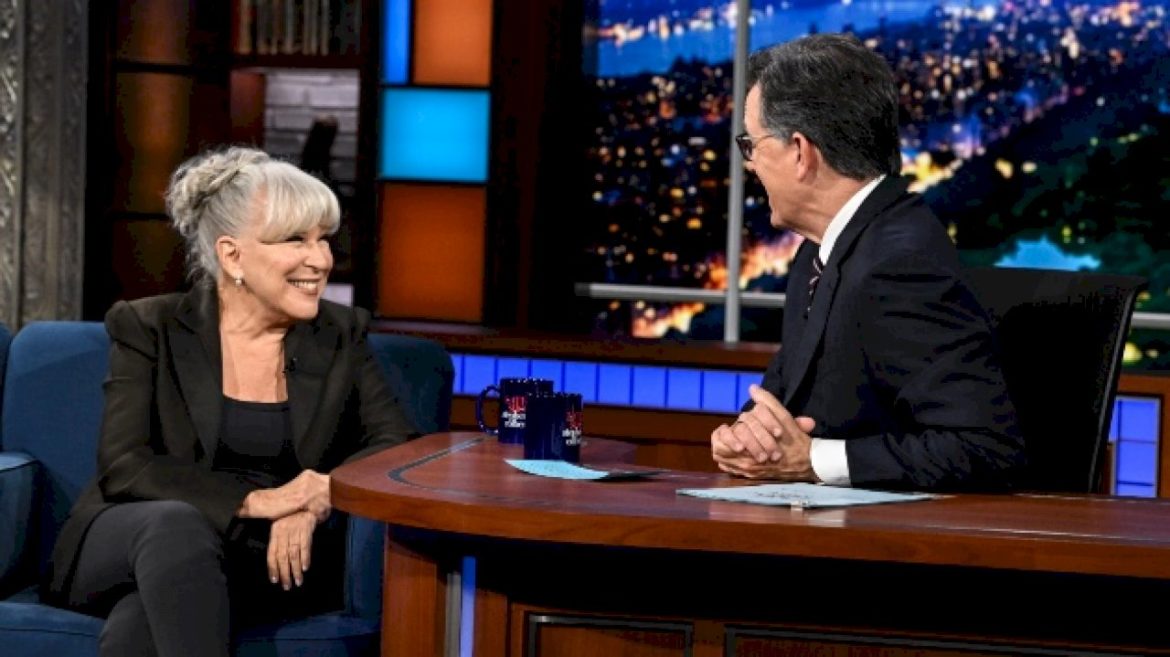 bette-midler-serenades-stephen-colbert-during-‘the-late-show’-appearance