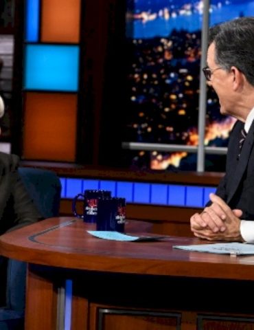 bette-midler-serenades-stephen-colbert-during-‘the-late-show’-appearance