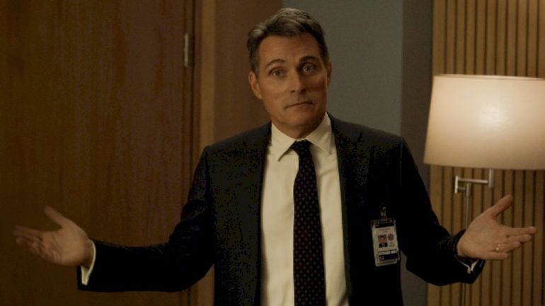 rufus-sewell-enjoys-‘the-diplomat’s’-surprises-just-as-much-as-the-fans