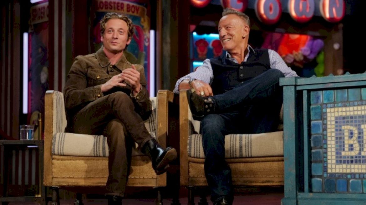 jeremy-allen-white-said-he-got-a-migraine-recording-bruce-springsteen’s-‘born-in-the-usa.’