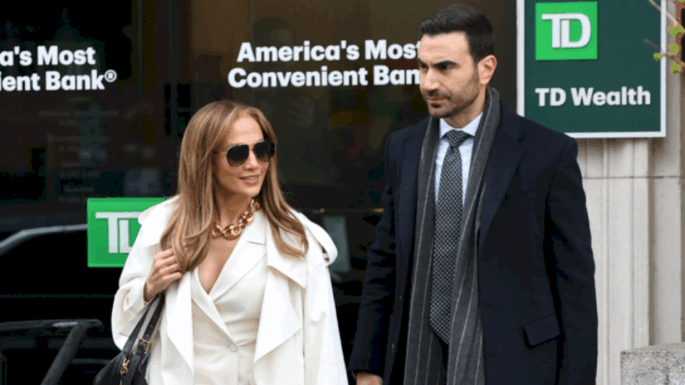 jennifer-lopez-says-brett-goldstein-was-her-favorite-onscreen-kiss