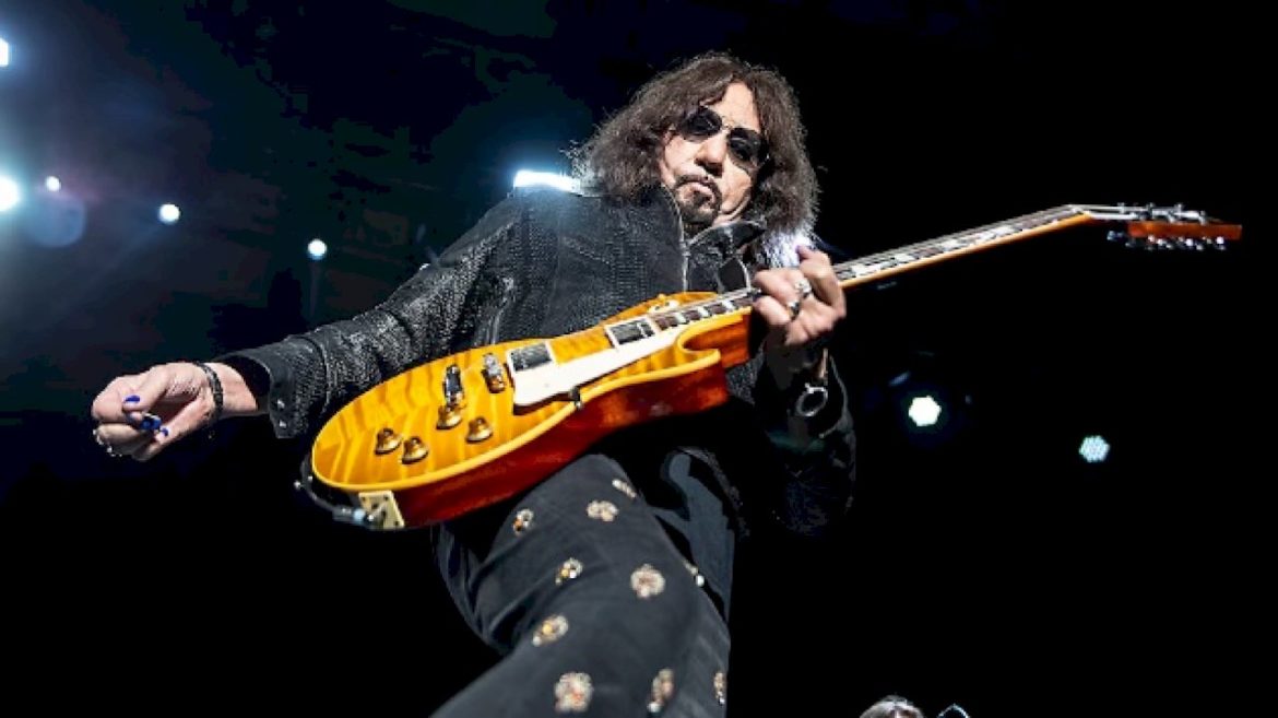 ace-frehley,-founding-guitarist-of-kiss,-dead-at-74