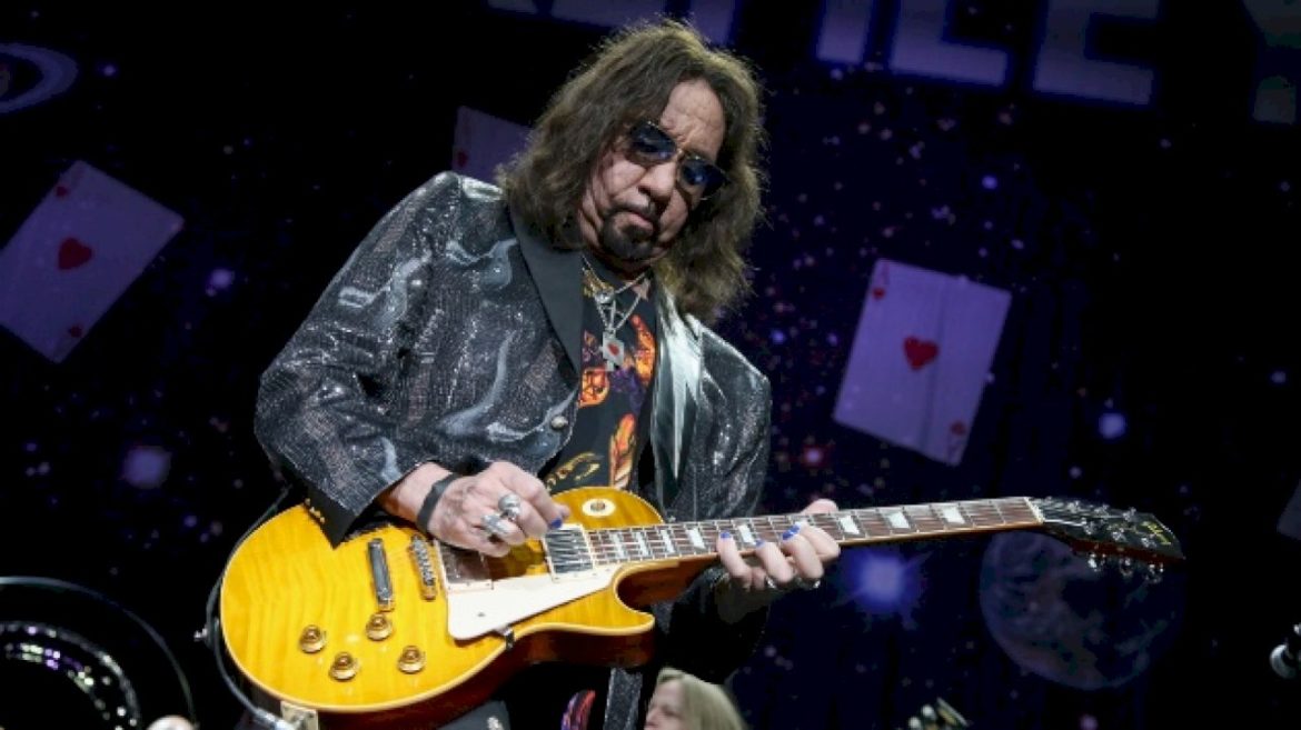 musicians-pay-tribute-to-kiss-guitarist-ace-frehley