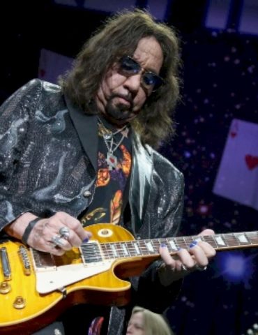 musicians-pay-tribute-to-kiss-guitarist-ace-frehley