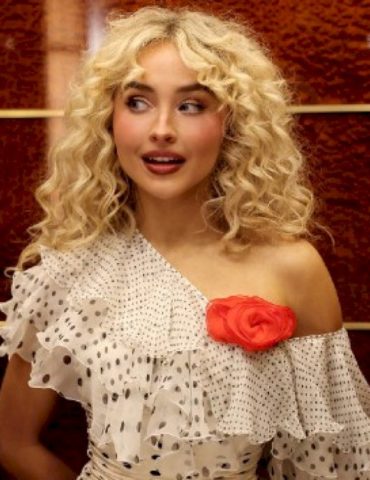watch-sabrina-carpenter-reveal-her-‘greatest-fear’-in-new-‘snl’-promo