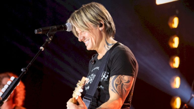 keith-urban-wraps-high-and-alive-world-tour-before-setting-out-on-‘the-road’