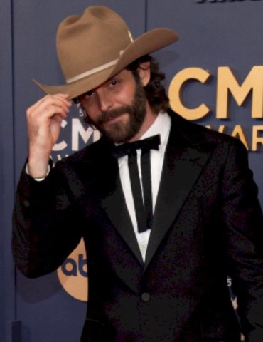 thomas-rhett-remembers-‘the-most-loyal,-kind-dog-that-i-have-ever-known’