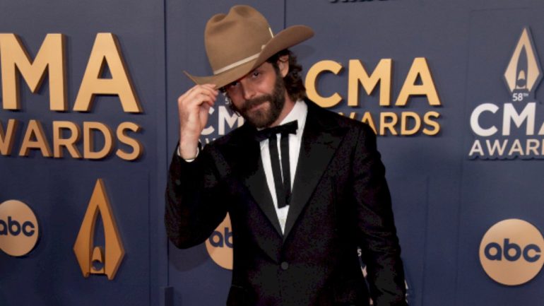 thomas-rhett-remembers-‘the-most-loyal,-kind-dog-that-i-have-ever-known’