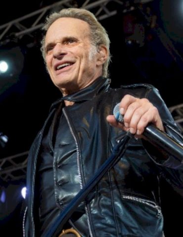david-lee-roth-teasing-more-shows