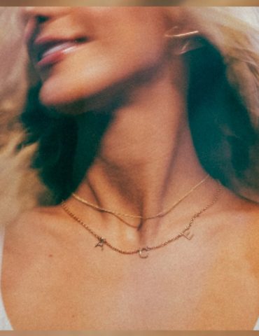 ashley-cooke-has-an-‘ace’-up-her-sleeve