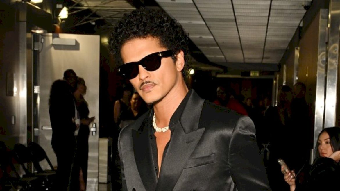21-million:-bruno-mars-scores-the-highest-certified-song-in-history