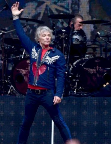 bon-jovi-teases-fans-with-‘something-special’-coming-wednesday