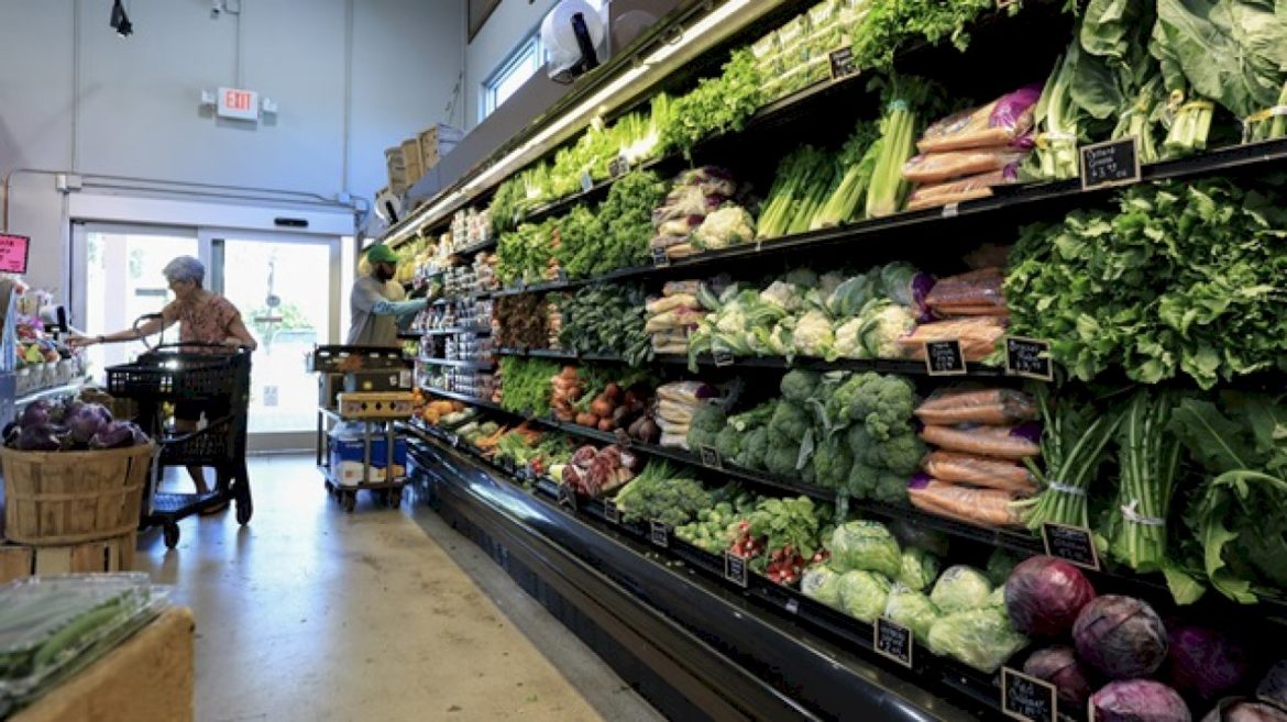 consumer-confidence-worsened-slightly-in-august