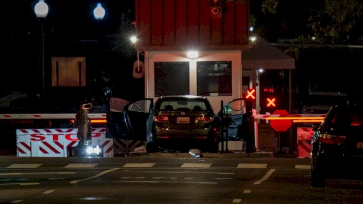 person-arrested-after-driving-into-barricade-near-white-house:-secret-service