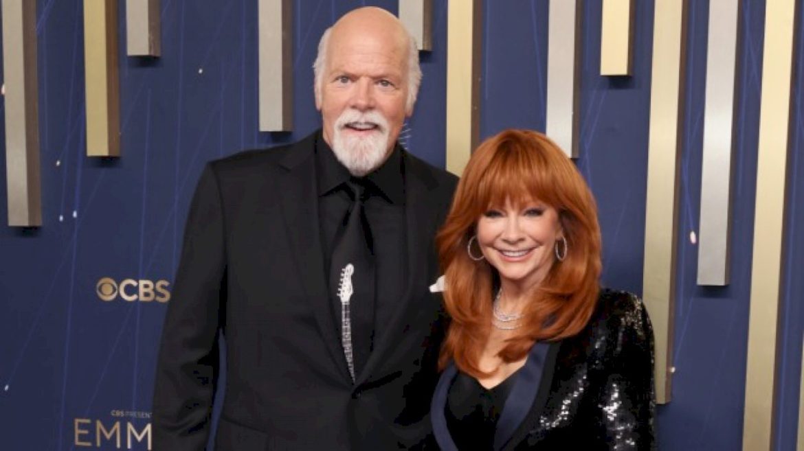 reba-mcentire-details-why-she-and-fiance-delayed-announcing-engagement