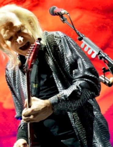 joe-walsh’s-annual-vetsaid-concert-to-stream-live