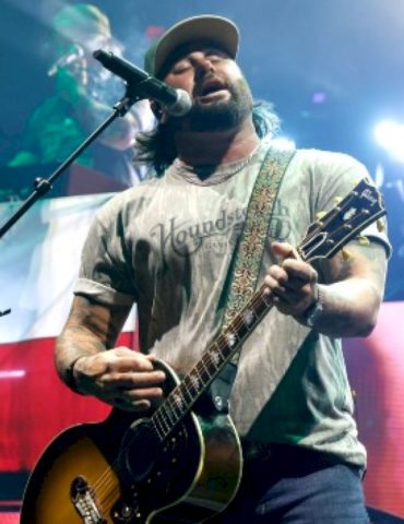 get-ready-to-howl:-koe-wetzel’s-dropping-a-new-song