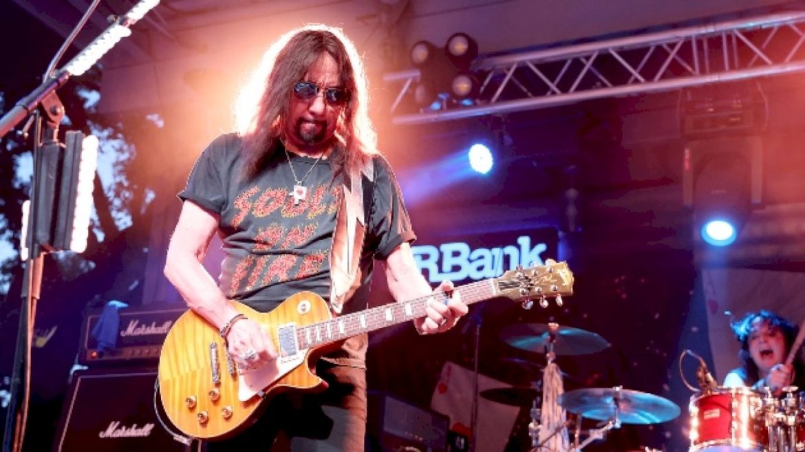 kiss-catalog-sees-sales,-streaming-bump-following-ace-frehley’s-death