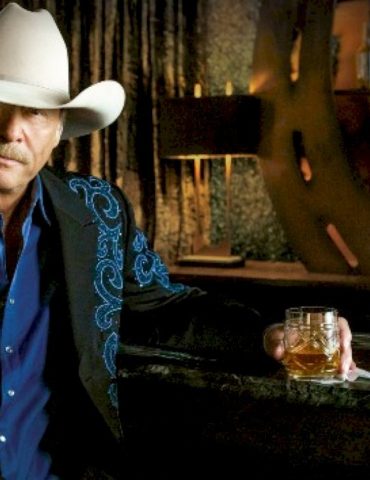 toast-alan-jackson’s-‘last-call’-with-new-signature-whiskey