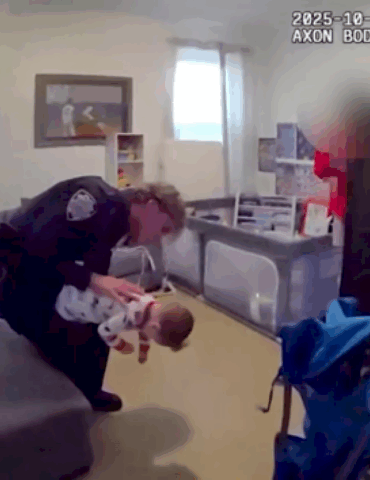 parents-applaud-nypd-officers-who-saved-their-10-month-old-baby-from-choking