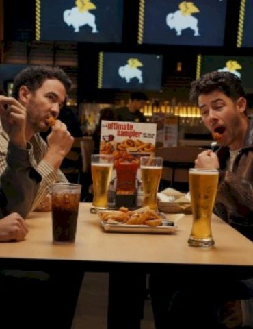 jonas-brothers-score-free-bww-for-life,-open-floor-to-requests