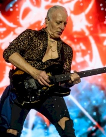 phil-collen-on-why-def-leppard’s-first-diamond-award-is-his-most-memorable-moment