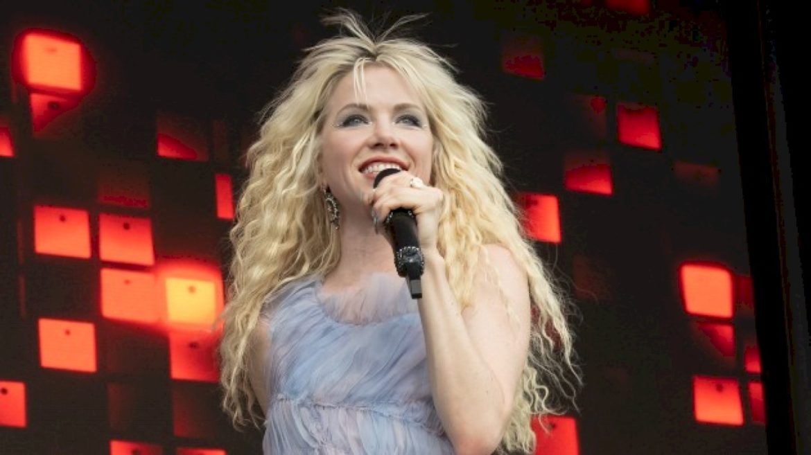 call-her-mrs.:-carly-rae-jepsen-is-married