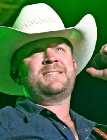 justin-moore’s-perennial-halloween-costume?-the-chauffeur