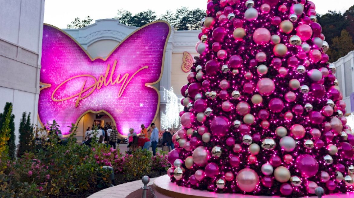 dreaming-of-a-smoky-mountain-christmas?-dollywood’s-ready-for-the-season