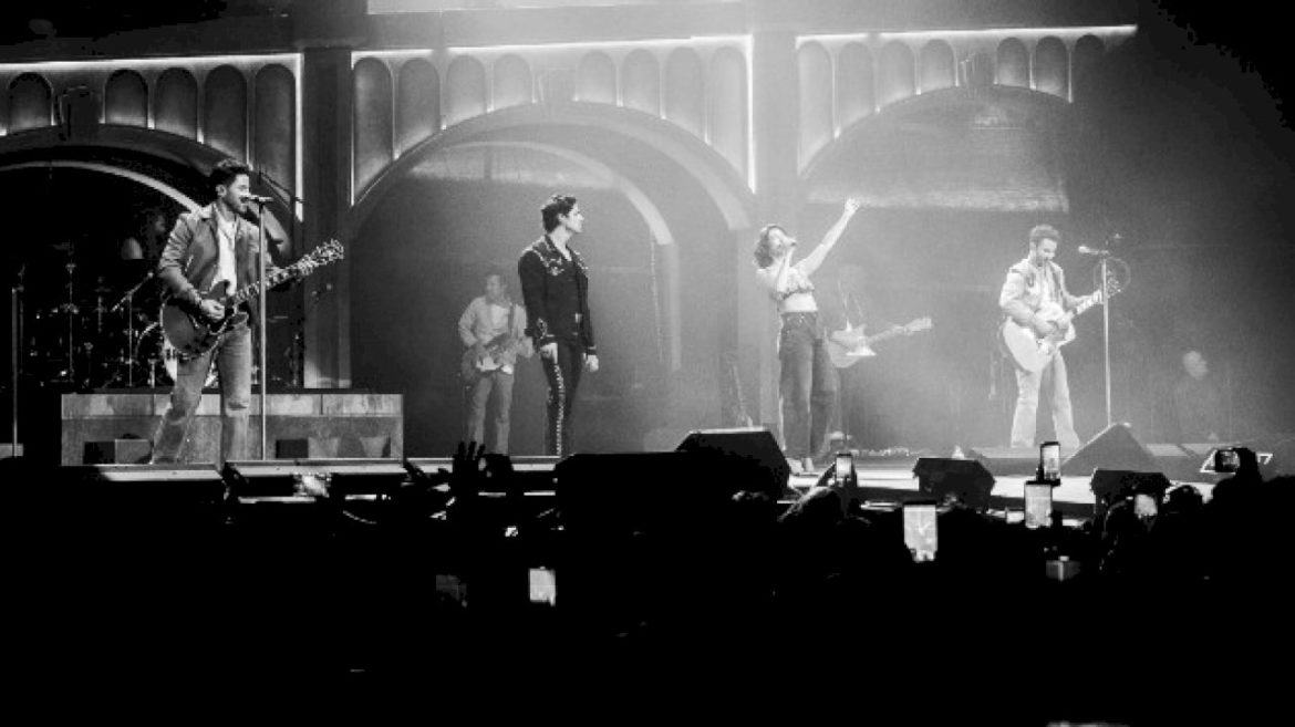 kevin-jonas-confirms-solo-song-release,-‘moana’-star-performs-at-jobros’-orlando-show