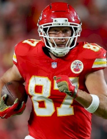 travis-kelce-keeps-it-100-with-‘ophelia’-dance-after-record-touchdown
