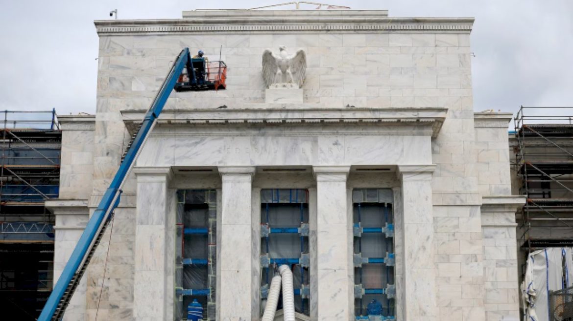 fed-chair-powell-says-rising-inflation-and-slow-hiring-pose-‘challenging-situation’