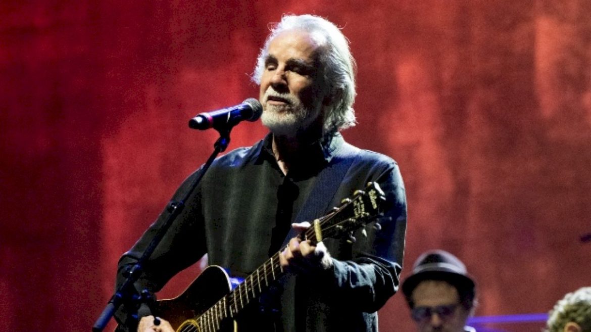 jackson-browne,-stephen-stills-performing-at-la-fire-benefit-concert