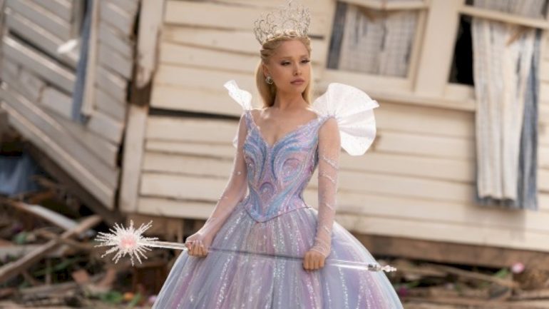 ariana-grande-is-already-getting-rave-reviews-for-‘wicked:-for-good’-performance