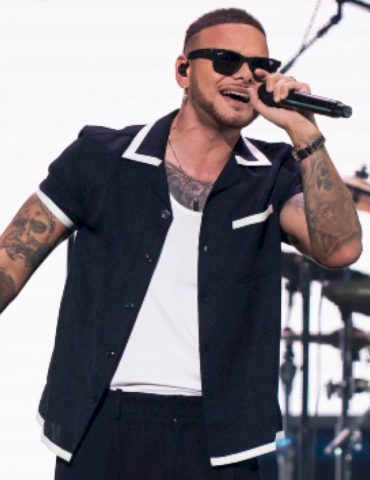 kane-brown-will-be-a-‘backseat-driver’-at-the-las-vegas-grand-prix