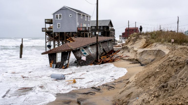 more-beachfront-homes-in-the-outer-banks-have-fallen-into-the-atlantic