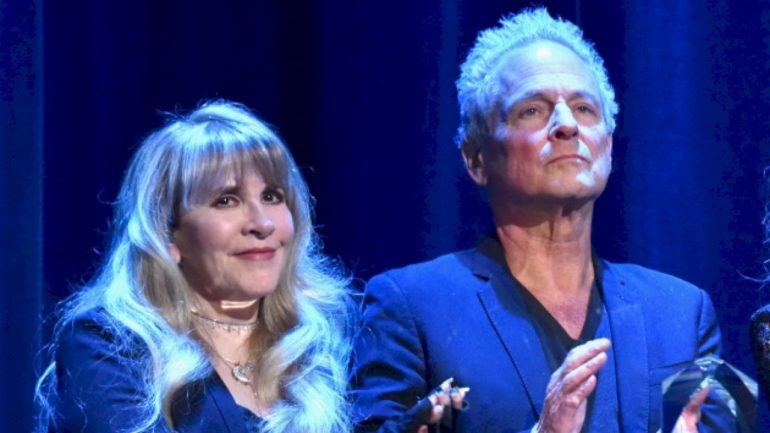 stevie-nicks-reveals-she-and-lindsey-buckingham-are-talking-again