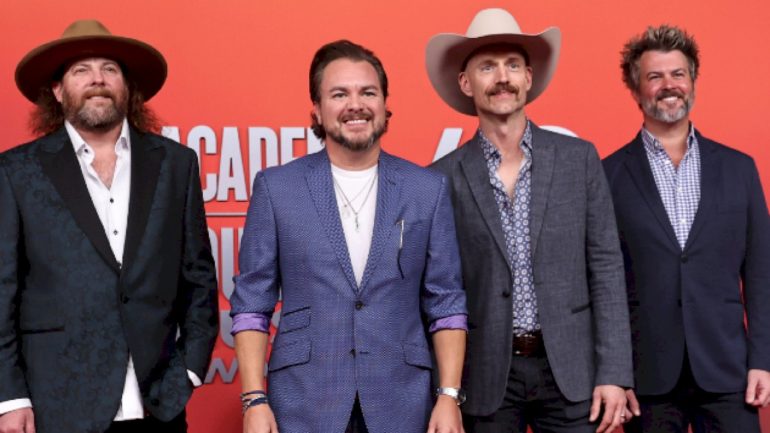 ‘this-is-eli-young-band’-recaps-25-years-in-26-minutes