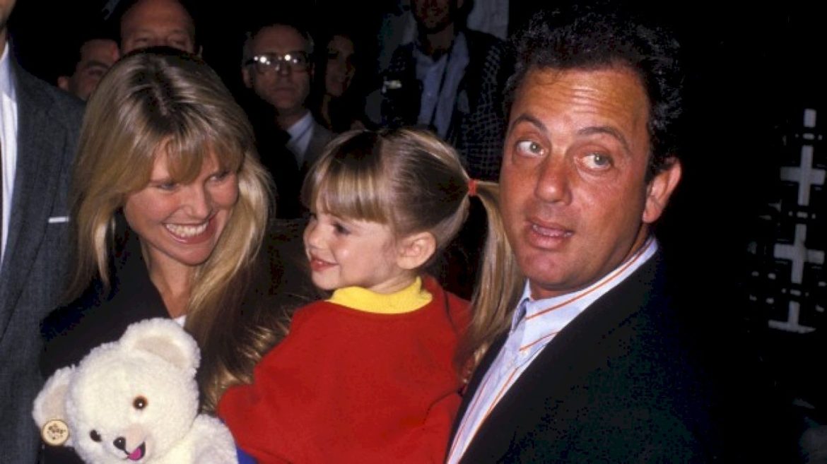 halloween-with-two-famous-parents-was-a-treat,-not-a-trick,-says-alexa-ray-joel