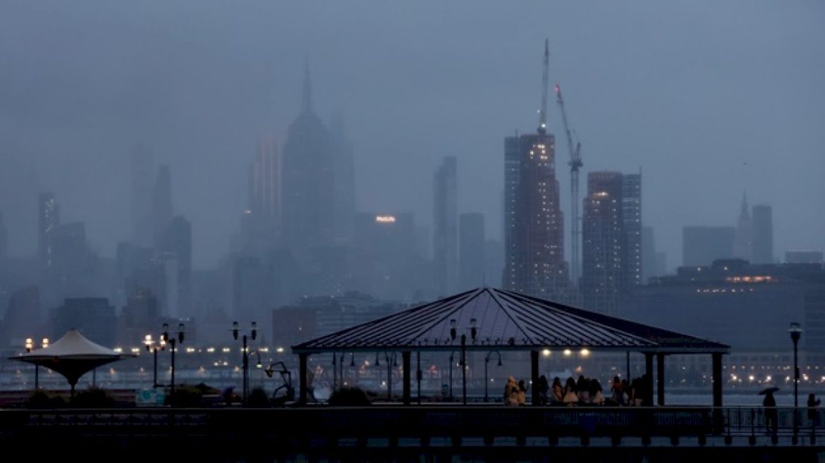 2-dead-after-heavy-rain-brings-intense-flooding-to-new-york-city
