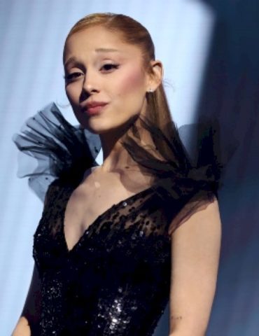 ariana-grande-inspires-song-from-new-supergroup-featuring-rem.’s-mike-mills