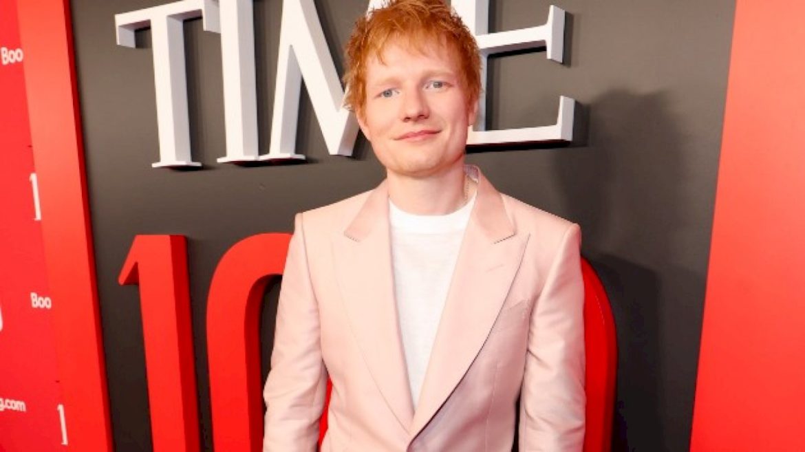 ed-sheeran-clowns-around-in-pennywise-halloween-costume